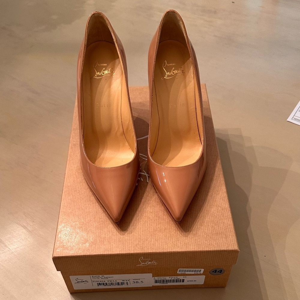 Authentic Kate 85 Christian Louboutin, patent leather, color nude. Worn once.